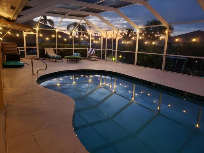 Tropical Breeze Canal Waterfront Home, Heated Pool