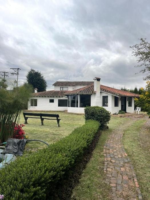 Luxury Finca el Ensueño, casa entera, con Sauna, Jacuzzi, BBQ y Caballos