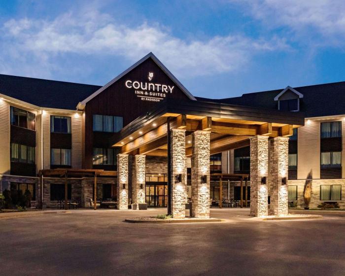Country Inn & Suites by Radisson, Appleton Airport - Fox River Mall Area