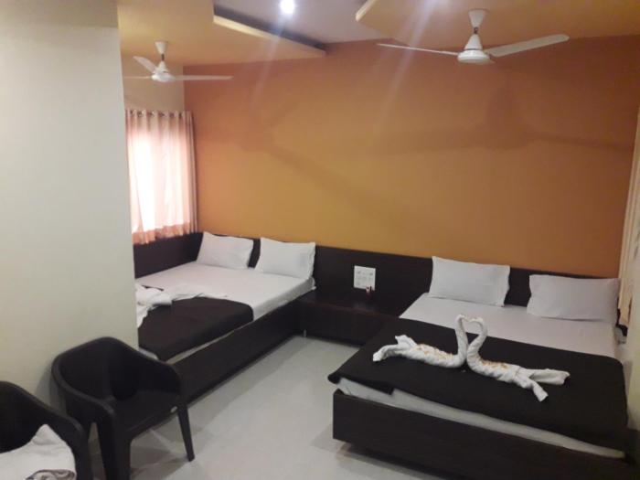 HOTEL SAI MEERA PALACE