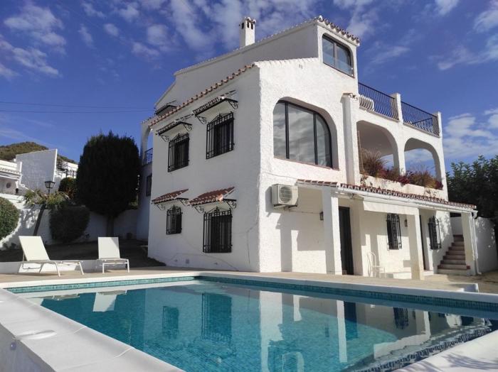 Villa Little Castle Sea&Mountain - villa vistas al mar y piscina privada en Capistrano Village urbanización, Nerja