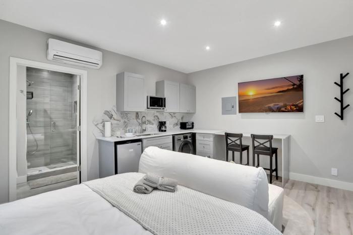 Studio Right off Las Olas - Steps to FTL Beach 2C