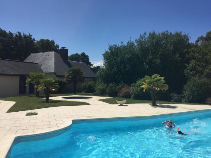 761 - Maison individuelle, dans une résidence privée avec piscine, disposant dun jardin plein sud sans vis-à-vis