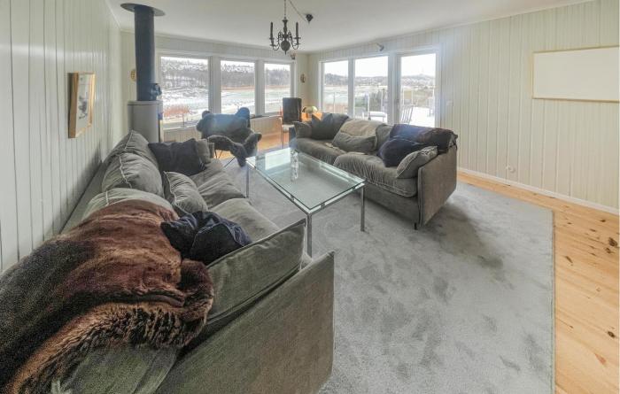 Cozy Home In Fjällbacka With Kitchen