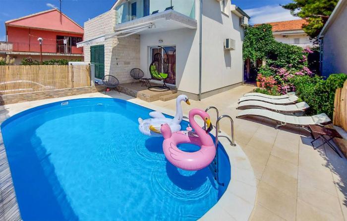 Stunning Apartment In Brodarica