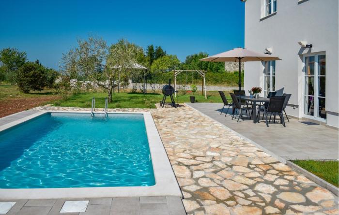 3 Bedroom Awesome Home In Paldigija