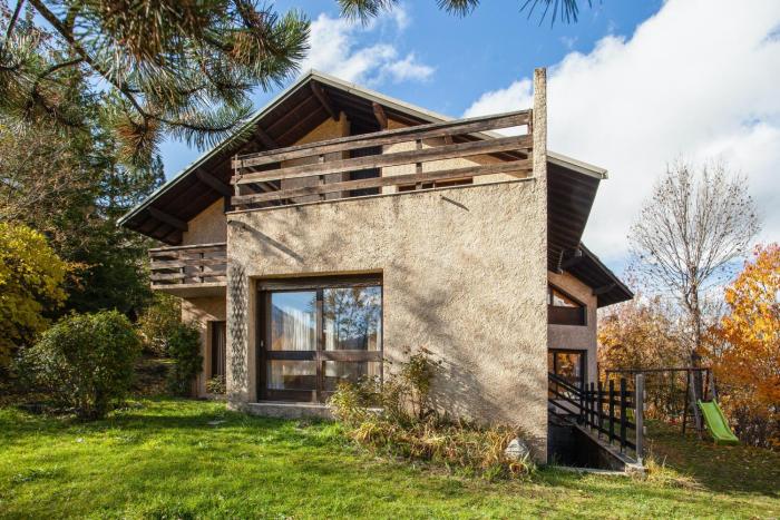 Chalet confortable à Briançon avec vue sur montagne