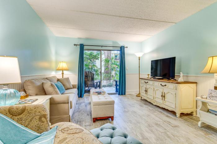 Central Mary Esther Condo 5 Mi to Okaloosa Island!