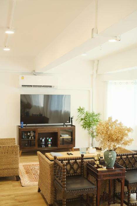 Private Full-Floor Spacious 5BR in China Town