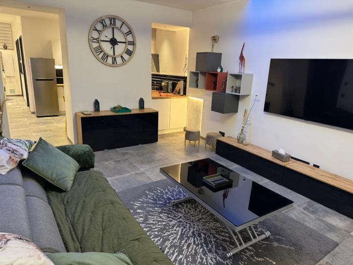 PitchMoon Bel Appartement 85 m2, grande terrasse extérieure