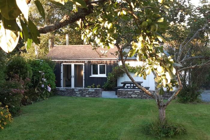 Cosy Cabin near Lough Hyne