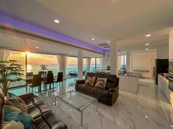 STUNNING BEACHFRONT VIEW LUXURIOUS Apartment 40