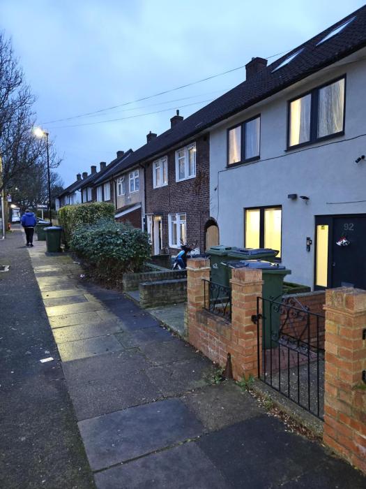 1 Bed Flat - Sleeps 2 - Parking - Garden