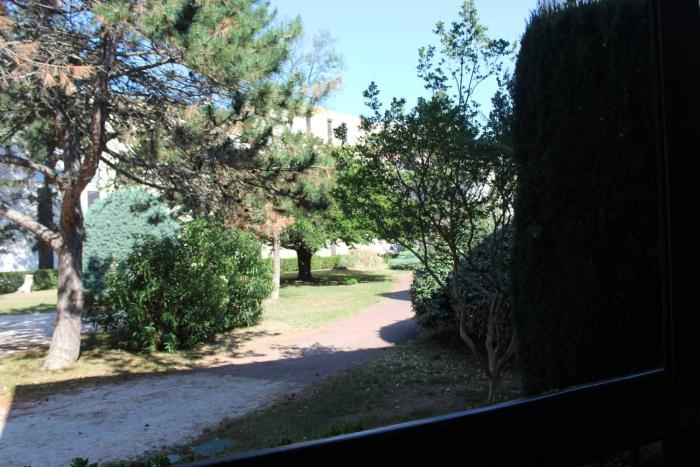 Appartement T2 avec terrasse et parking à 400 m du Port - 4RS207