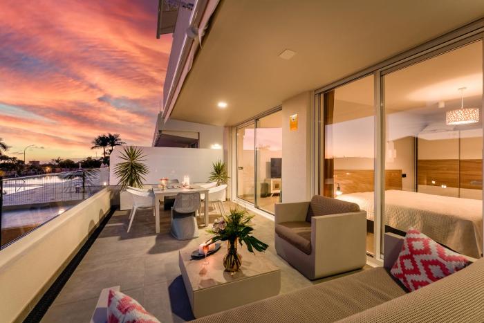 Modern new apartment Las Terrazas de Costa Adeje. Heated pool, big terrace and private parking