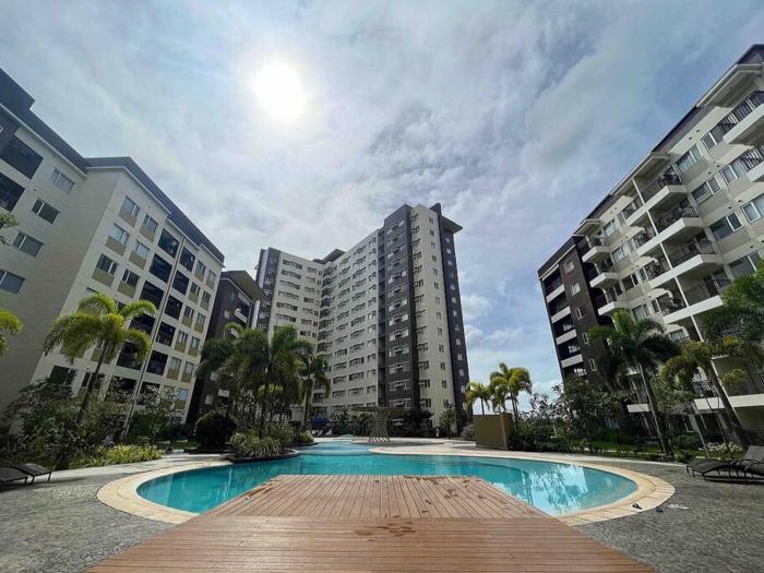 Stylish Iloilo condo w Netflix and pool access
