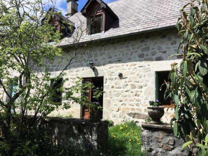 Gîte de France à Saint-Exupéry-les-Roches 3 épis - Gîte de France 6 personnes MAE-9064