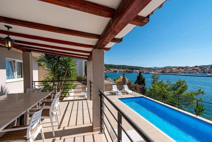 Beachfront villa with private pool in Vela Luka