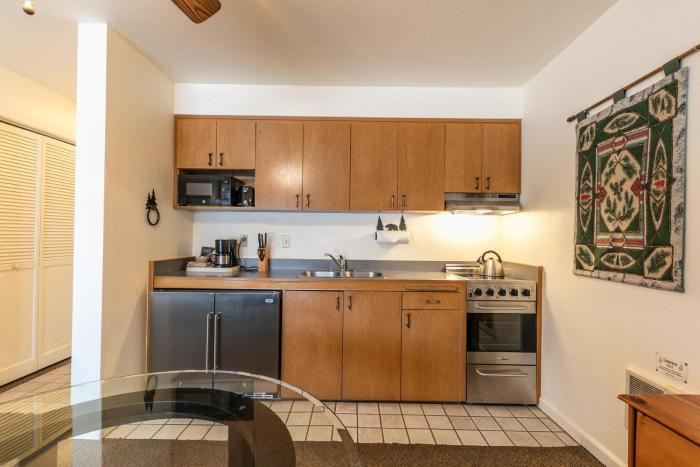 Cozy King Studio wLake View #145 at Donner Lake Village