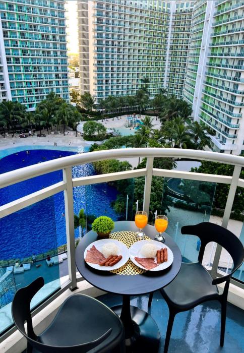 Premium 2bedrooms, Azure Condotel Staycation - beach view