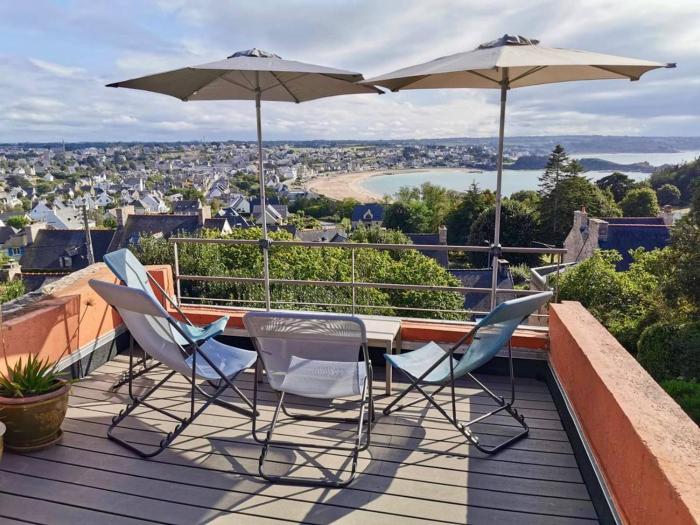 661 - Charmante maison en pierre sur les Hauteurs dErquy avec vue mer