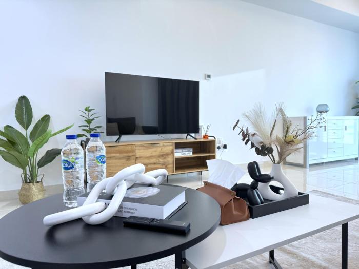 Deluxe Apartment With Panoramic View Near Metro