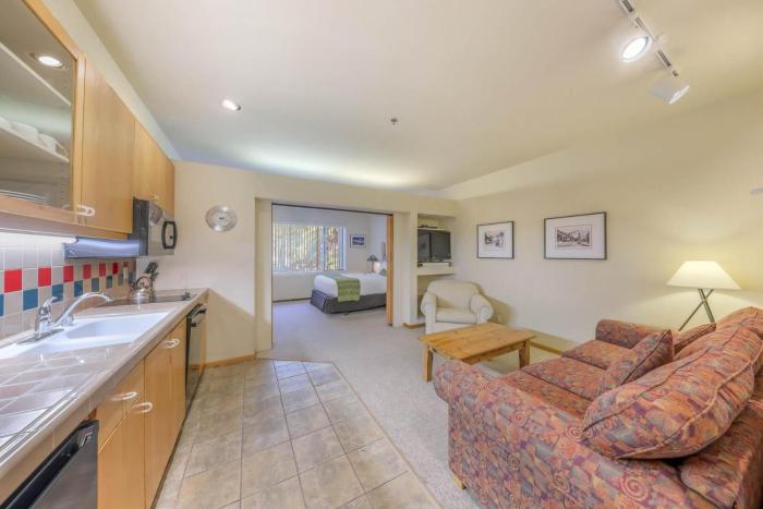 Palisades Tahoe Lodge Rentals Studio #148