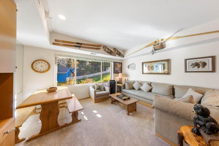 Palisades Tahoe Lodge Rentals Studio #214