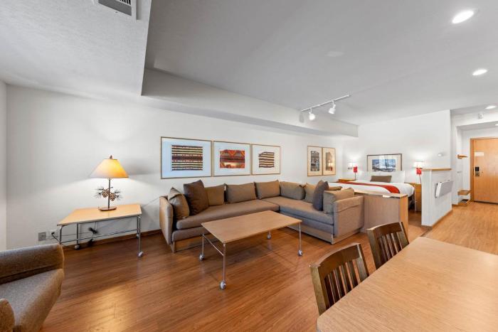 Palisades Tahoe Lodge Rentals Studio #229