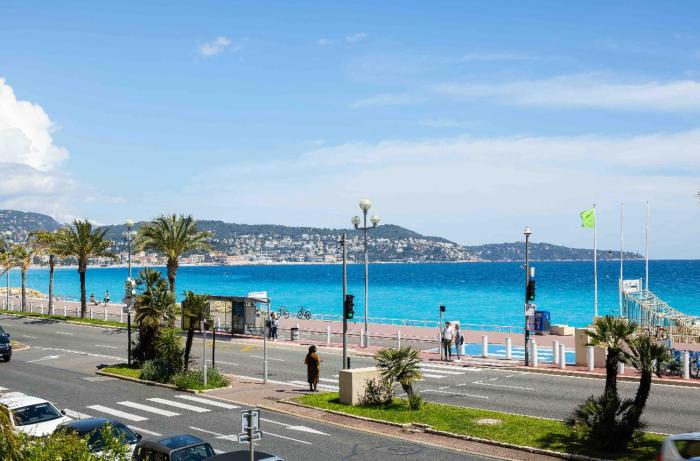 Flat design with SEA view promenade des anglais