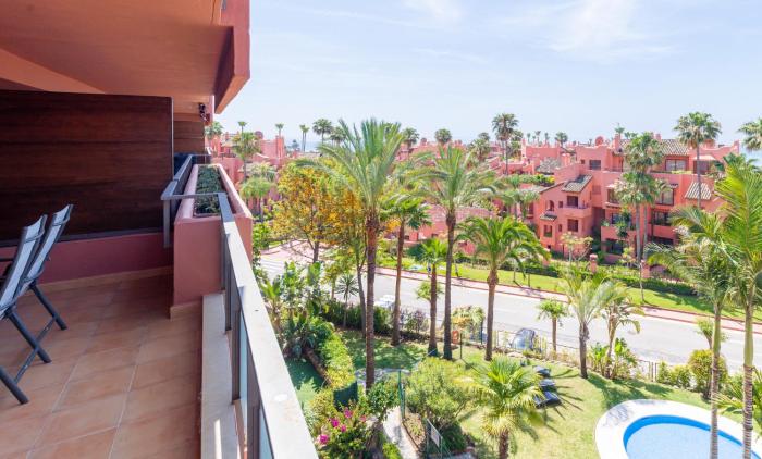 Beachside Apartment With Sea View