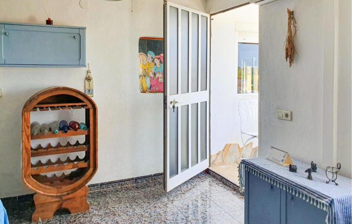 Pet Friendly Home In Deltebre With Kitchenette