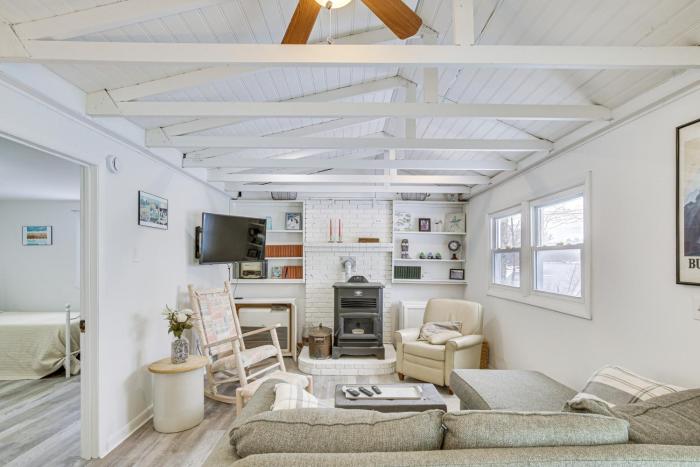 Riverfront Topsham Home about 28 Mi to Portland!