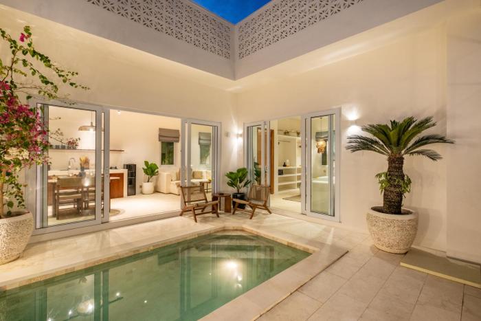 Tropical Berawa 2BR Villa Enclosed living room