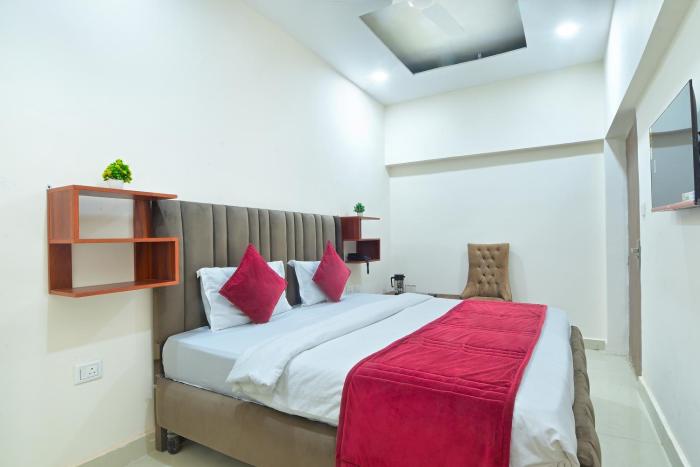 Hotel Chowdhry-New Delhi Railway Station-2 minutes walk