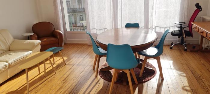 Appartement 83 m2, 4 lits , 5 Pers, 100 m de la gare, Confortable et Lumineux