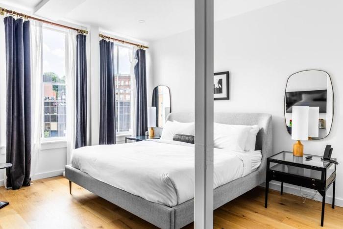 The Phenix Historic DTWN Hotel, King Bed, Pickering Square View, Room # 301