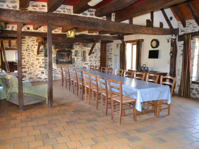 Fermette rénovée proche 24H du Mans, 4 ch., grand terrain, idéal familles et animaux acceptés - FR-1-410-133