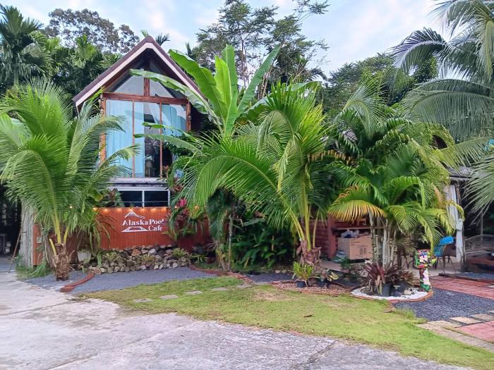 Alaska pool cafe&homestay2