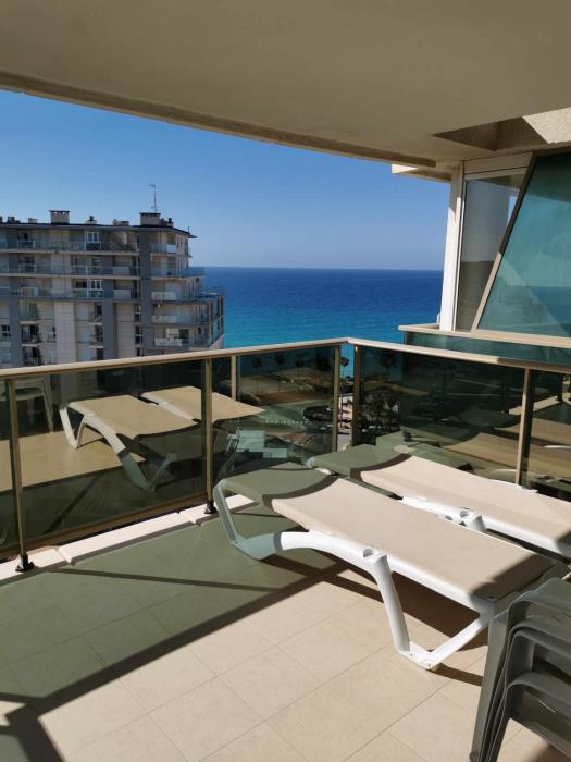 Apartamento con vista al mar y parking.