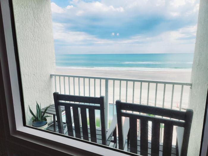 Purple Reign: A Chic, Romantic Oceanfront Getaway - Sleeps 4