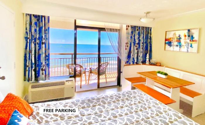 New ! Unique Renovated Oceanfront Condo at Ocean Reef Resort-Free parking - Amazing pools