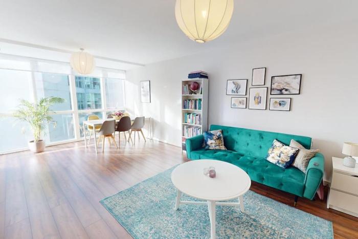 Centrally located, comfy 2-bed 2-bath apt