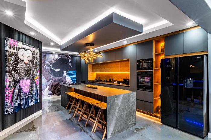 Modern Chic Beachfront Apartment