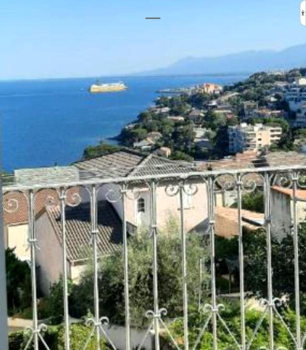 pietranera village terrasse vue exceptionnelle sur la mer