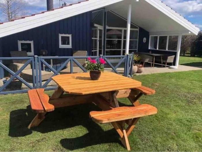 Lækkert sommerhus i gåafstand til by og strand