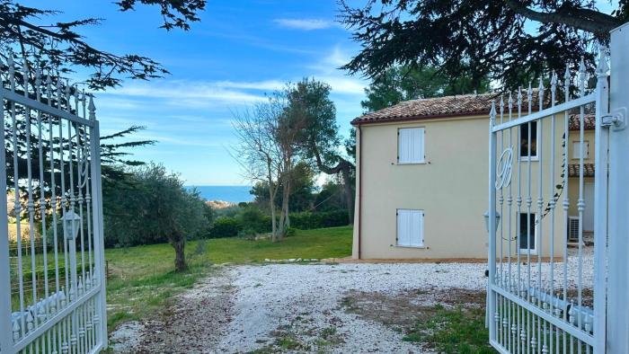 Casale Écru - Sirolo, splendido casale con giardino e vista mare