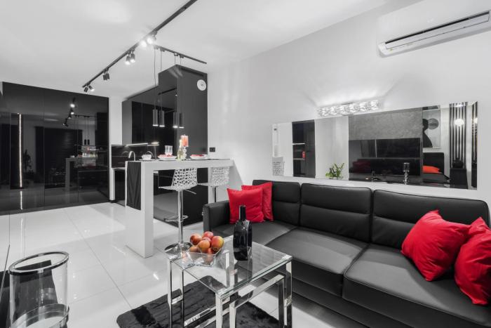 Black & White Bliss: Luksusowy Apartament z Klimatyzacją
