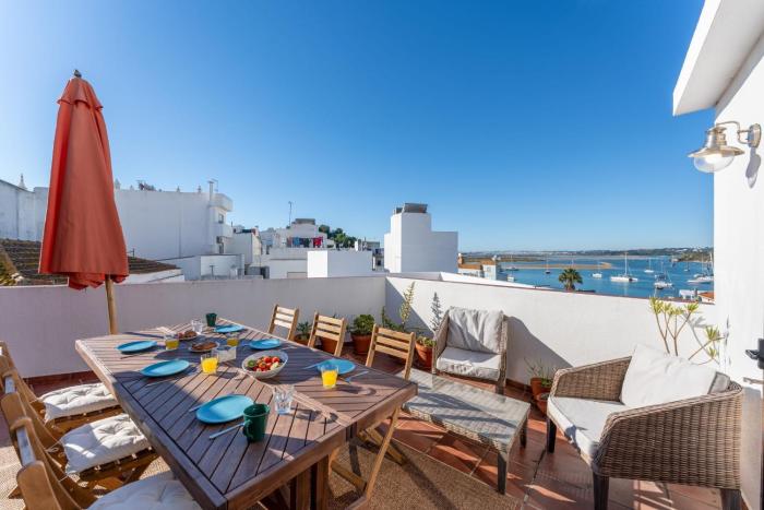 Wonderful 3 BDR Duplex W Terrace by LovelyStay