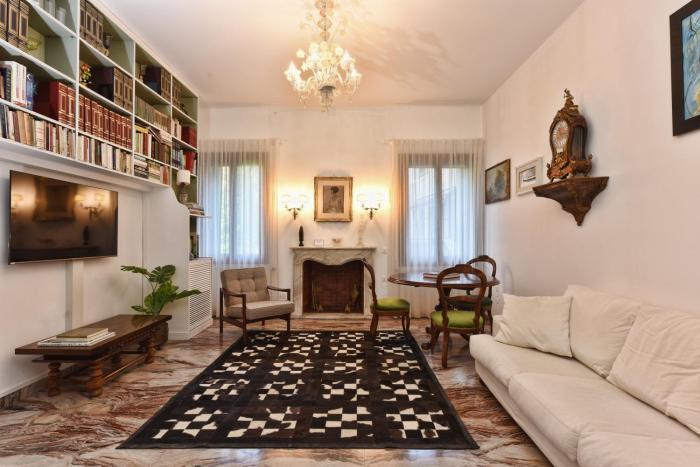 Soderini Splendor: First Floor Palazzo Charm at Castello Square
